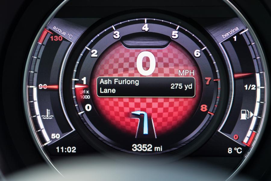 Панель приборов Abarth 595C Turismo (312) 2016 года  (UK) (фото 18 из 24)